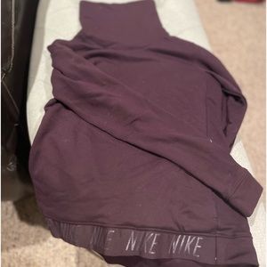 Nike turtleneck sweatshirt